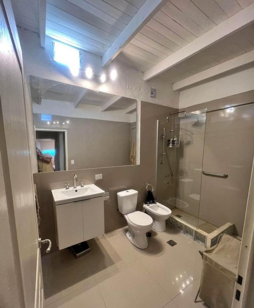 Casa en Venta con 3 cocheras