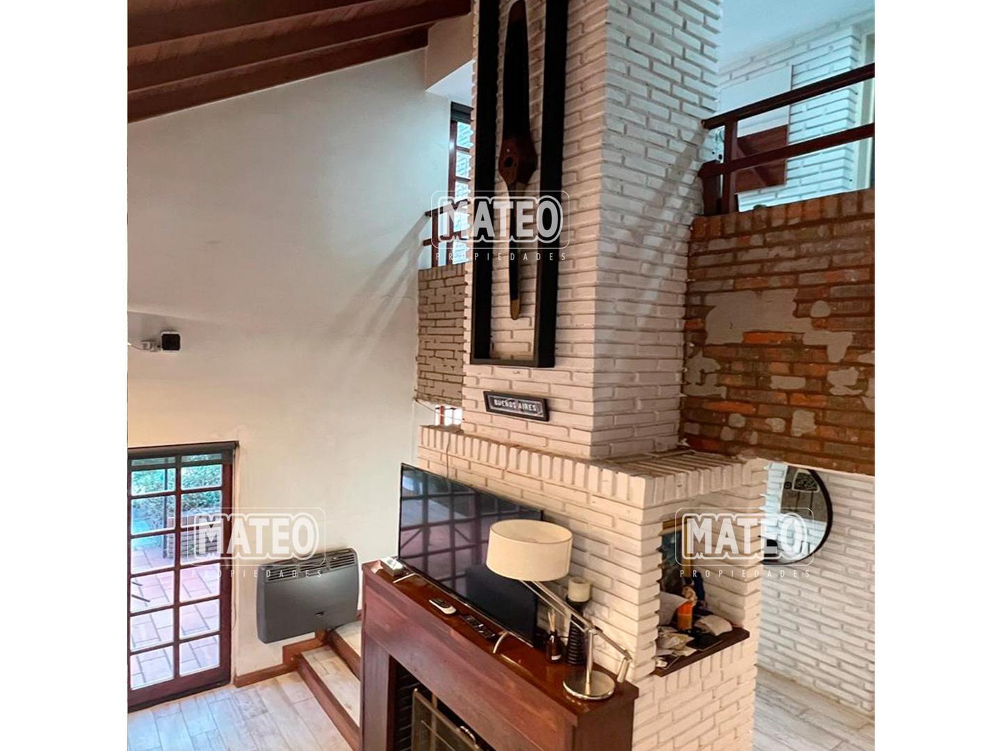 Casa en Alquiler con 2 cocheras