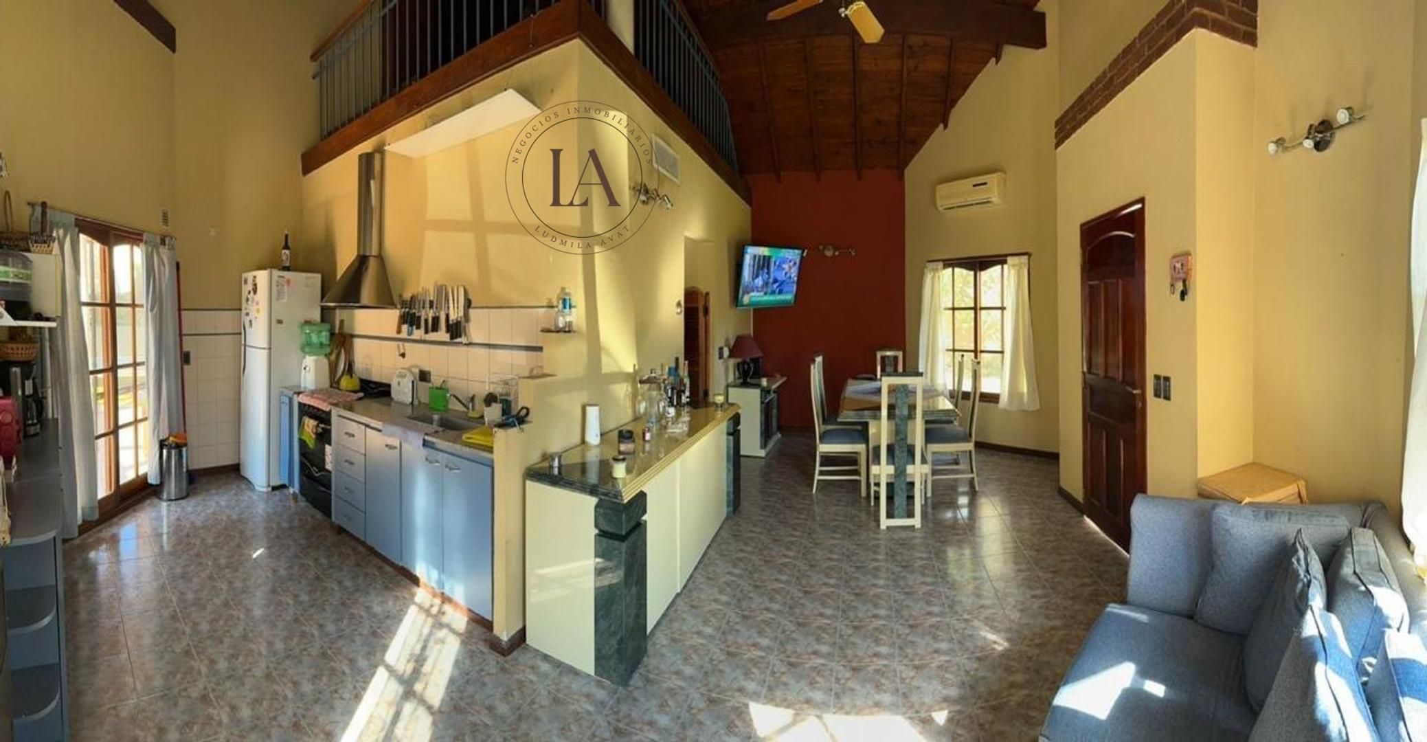 Casa en Alquiler con 5 cocheras