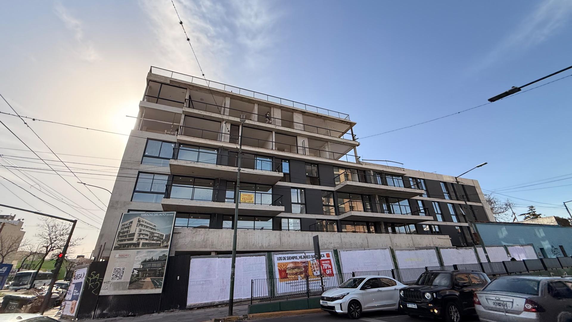 Edificio Terrazas del Alto San Isidro en San Isidro Vias / Rolon