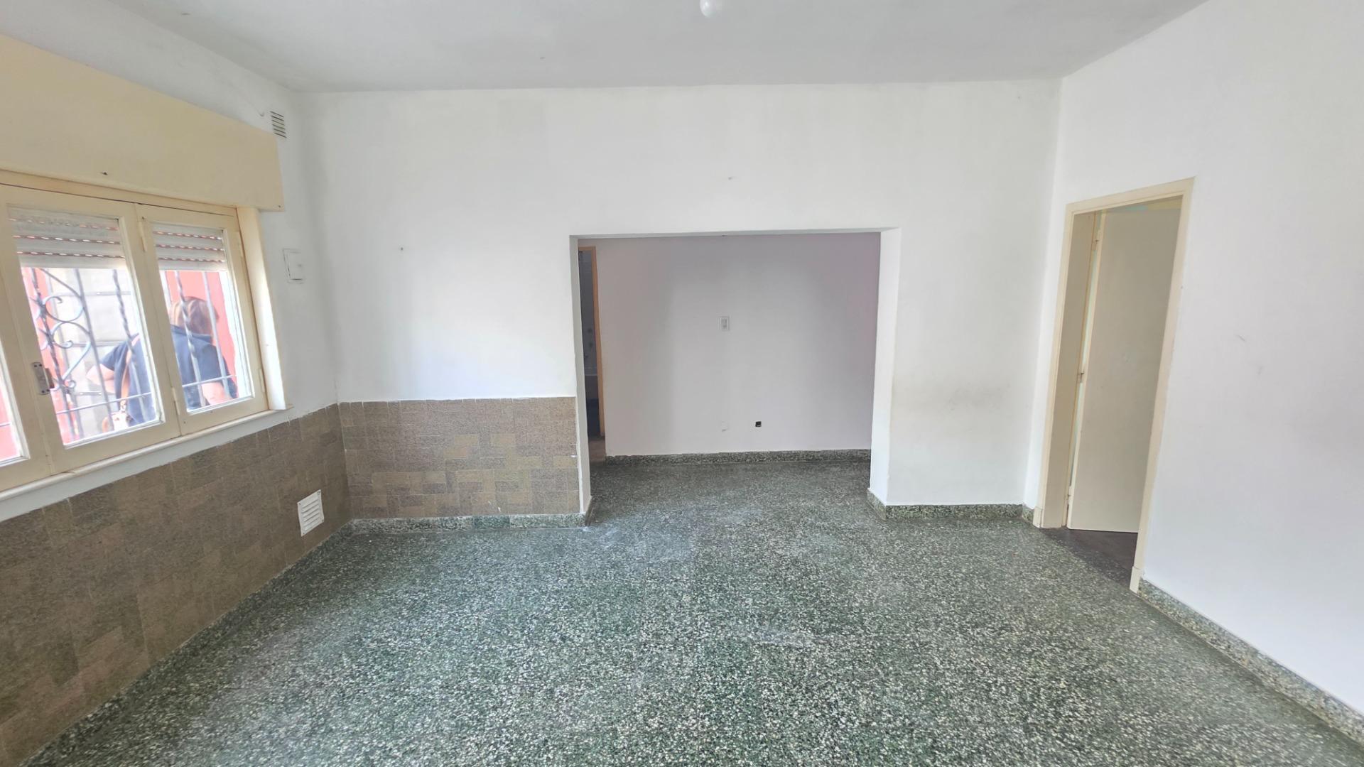 Casa 3 ambientes con 1 baño