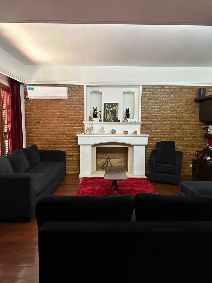 Casa en Venta con 4 cocheras