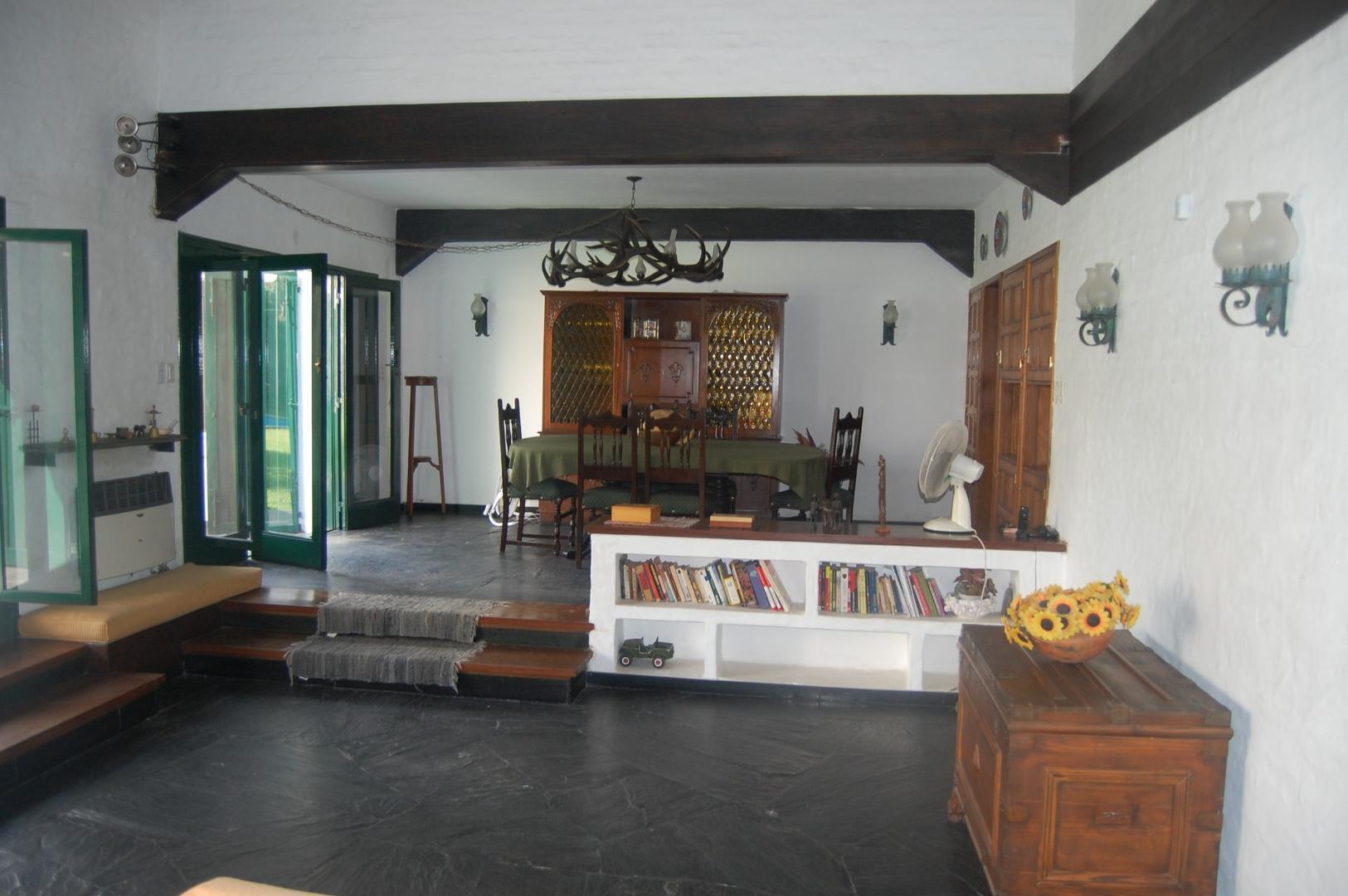 Casa 5 ambientes con 4 baños