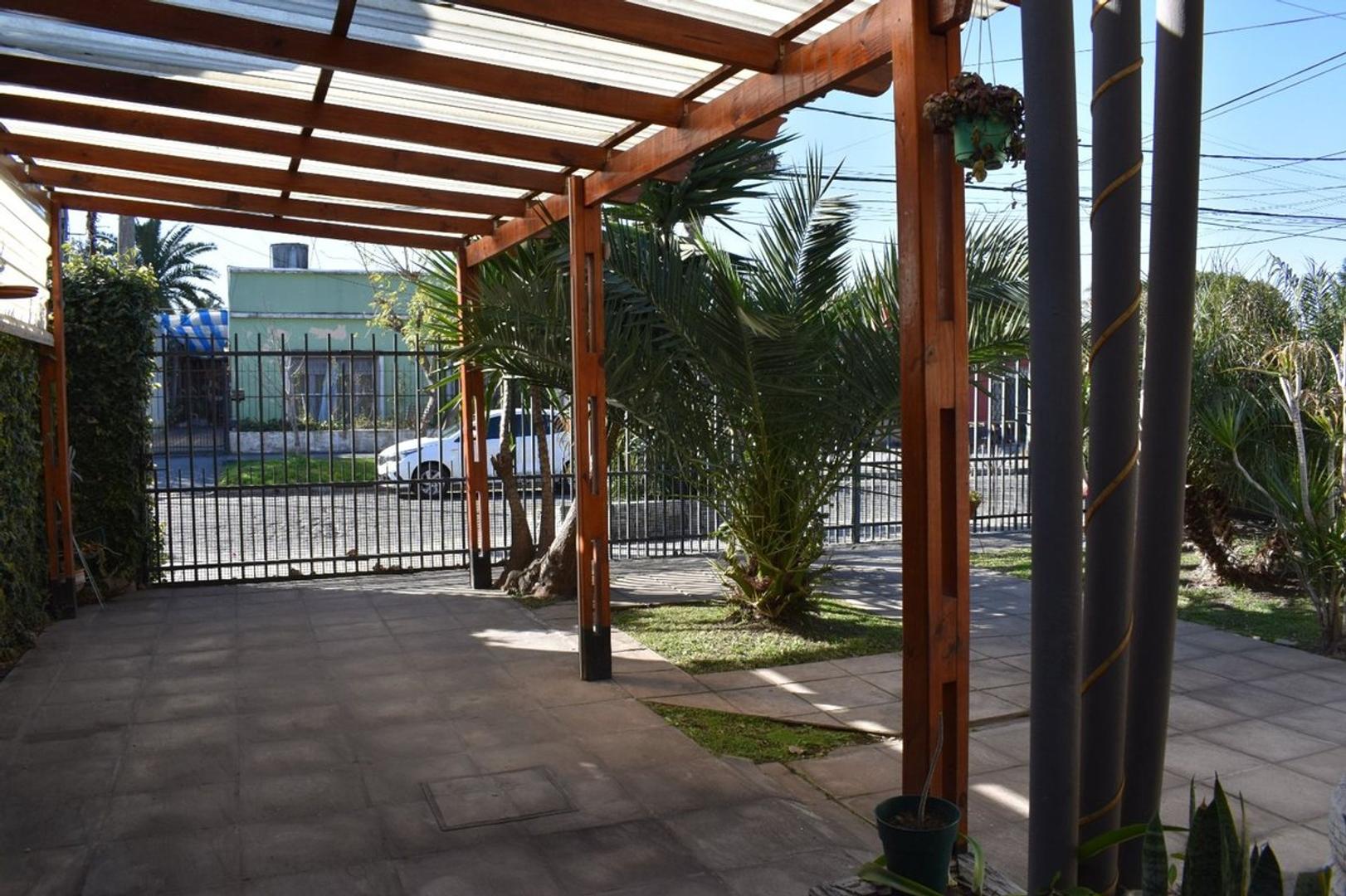 Casa en Venta con 3 cocheras