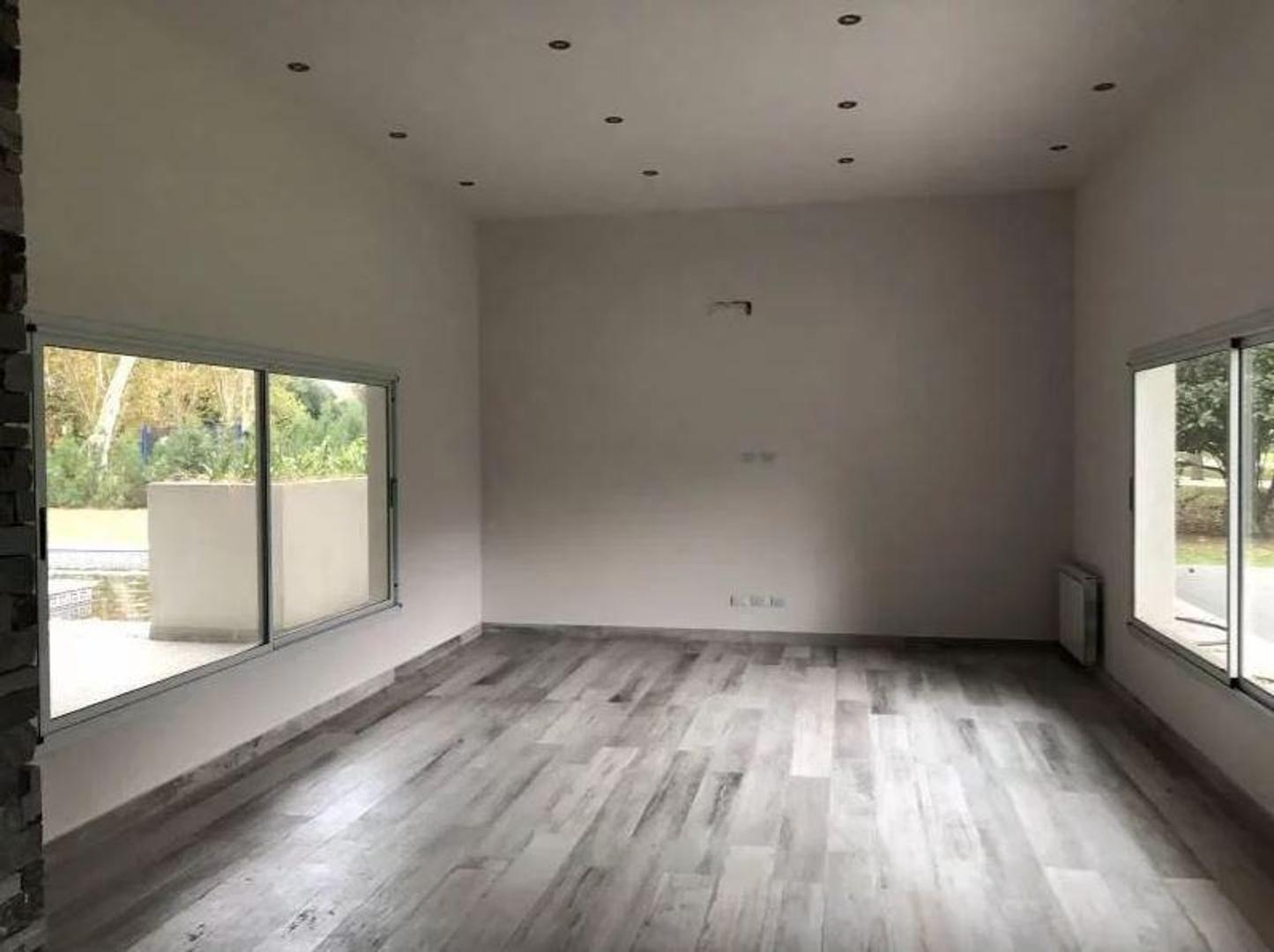 Casa en Venta con 5 cocheras