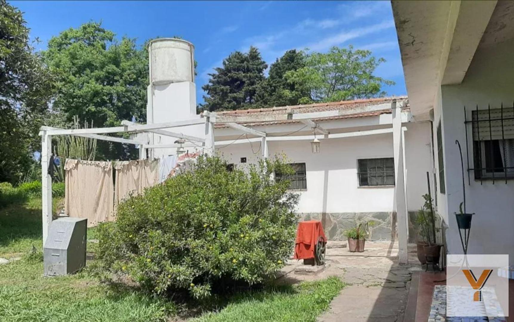 Casa en venta - 3 Dormitorios 2 Baños - Cochera - 1.521Mts2 - Almirante Brown
