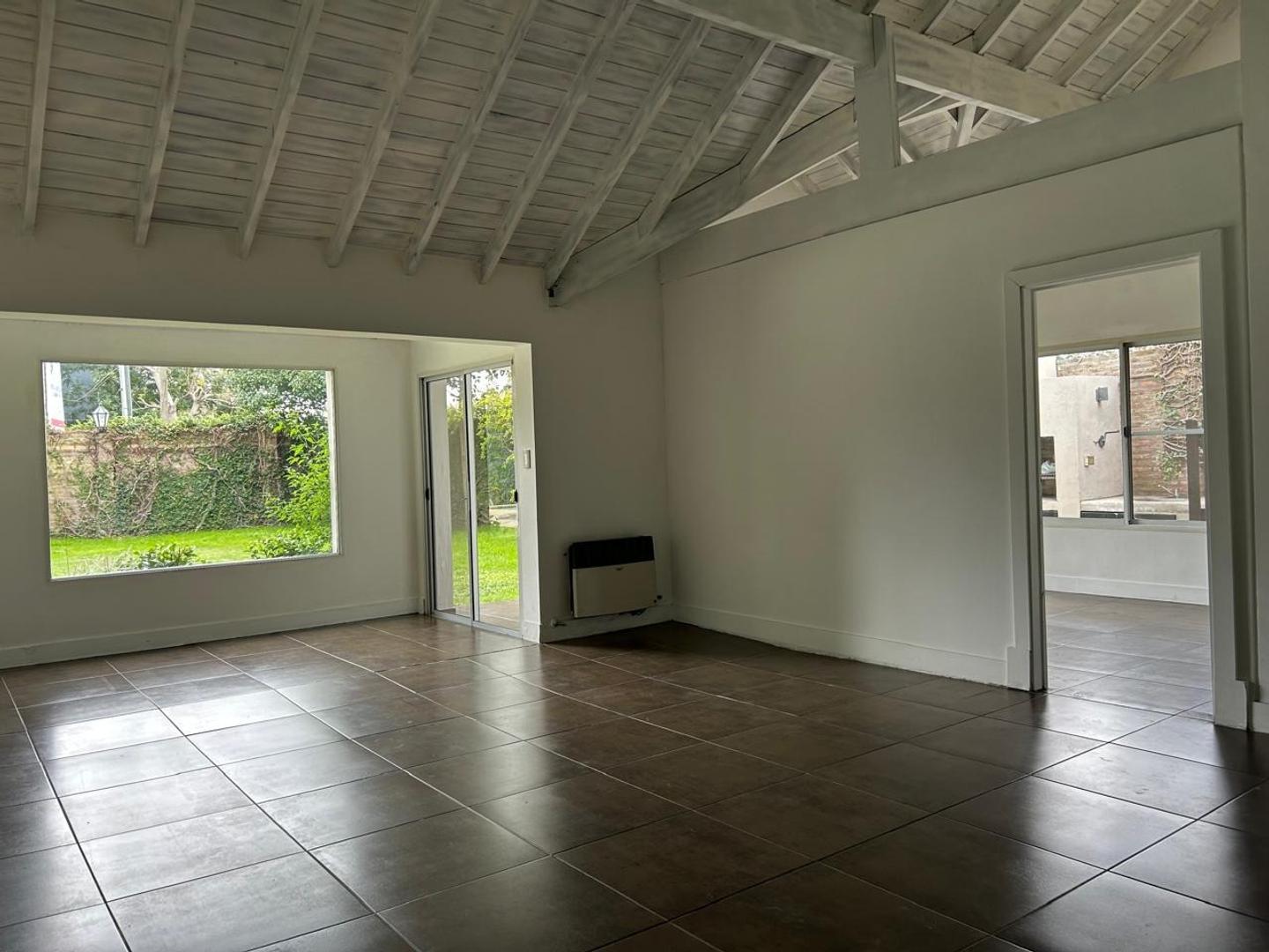 CASA VENTA PILAR Senderos  OPORTUNIDAD TODA PB reciclada