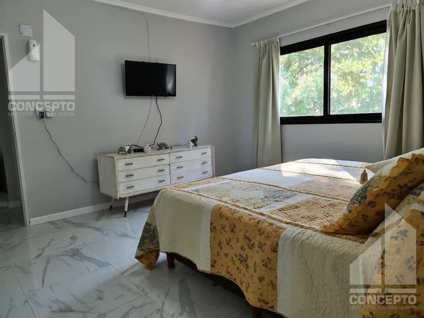 Casa en Alquiler con 1 cochera