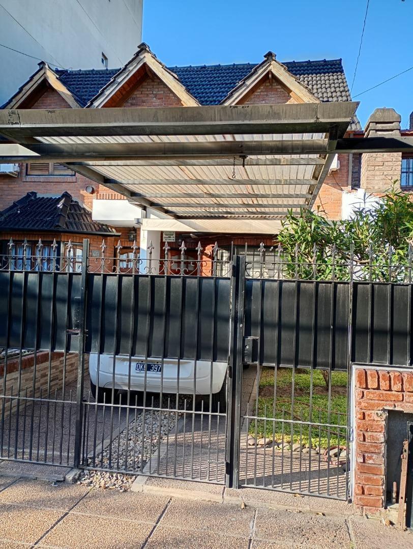 DUPLEX  EN VENTA EN HAEDO  CON COCHERA