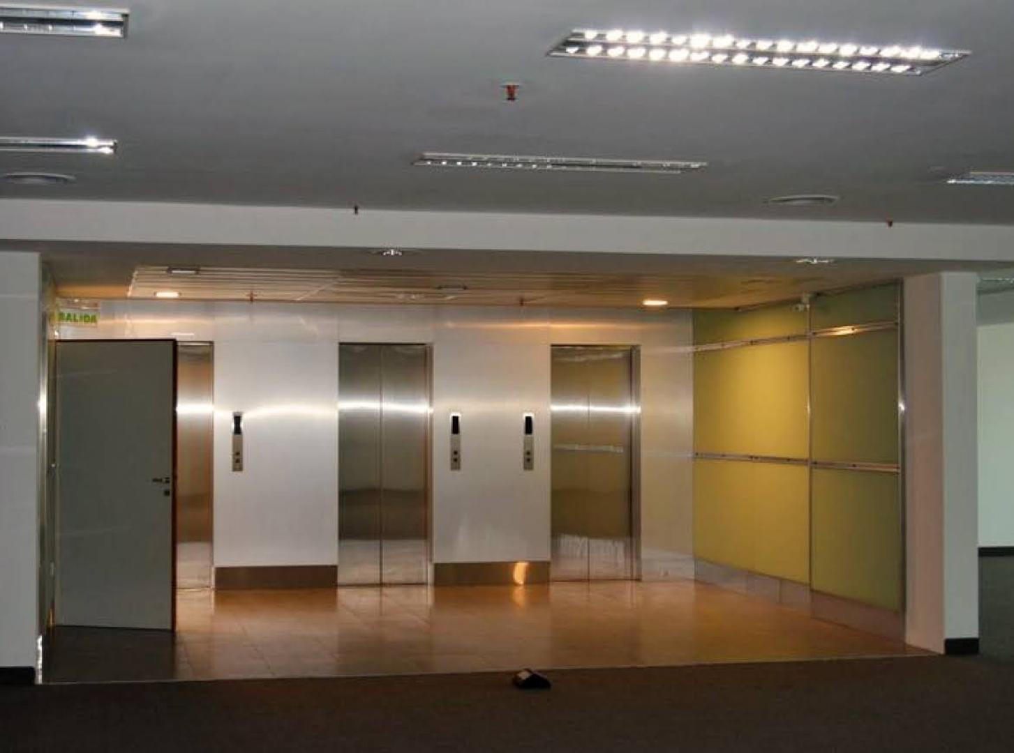 Oficina en Alquiler con 5 cocheras