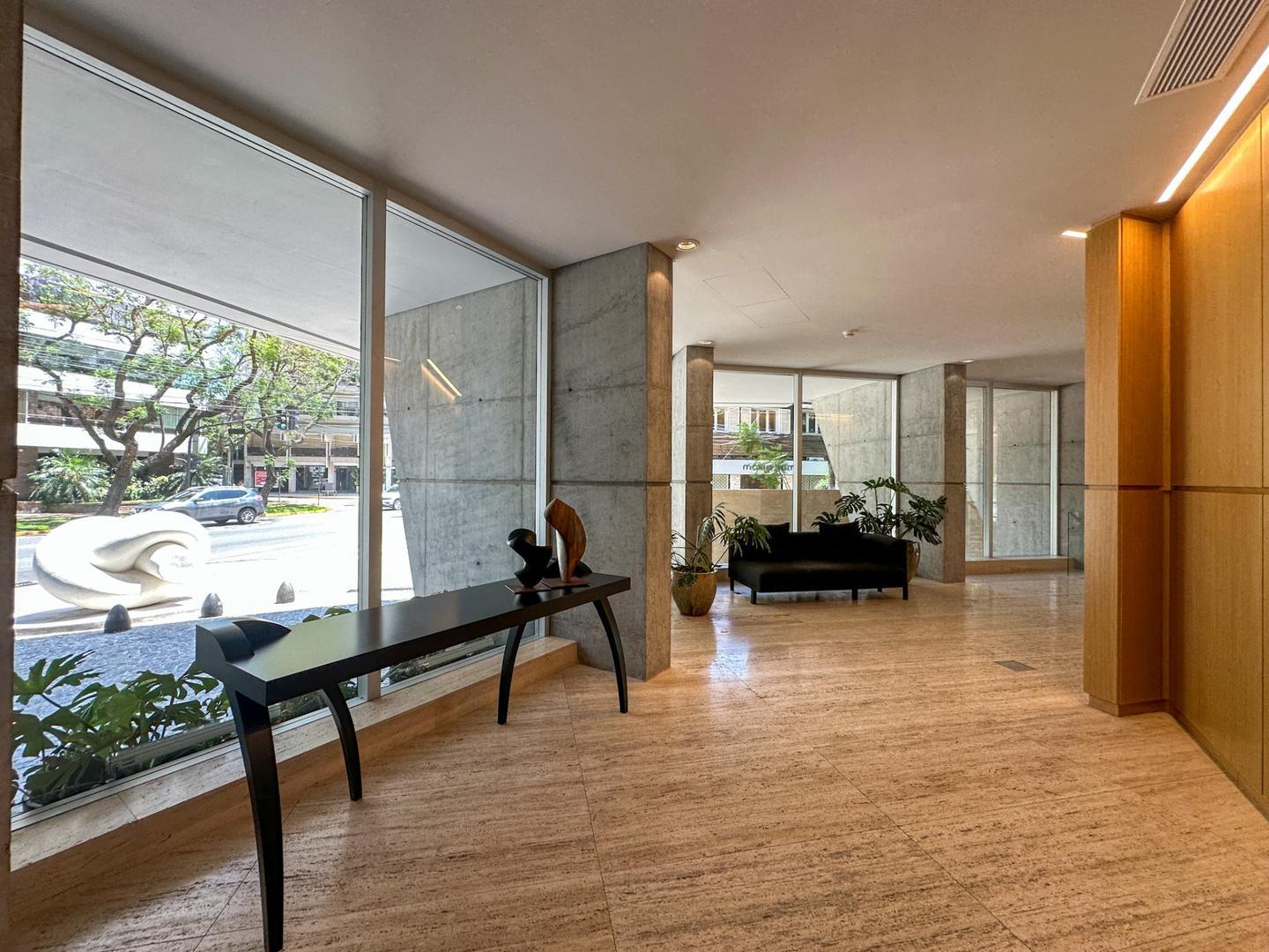 Departamento en Venta con 3 cocheras