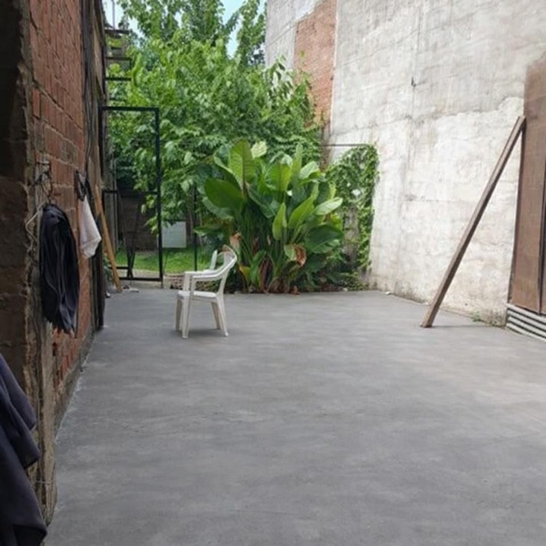 CASA / CON JARDIN ATRAS