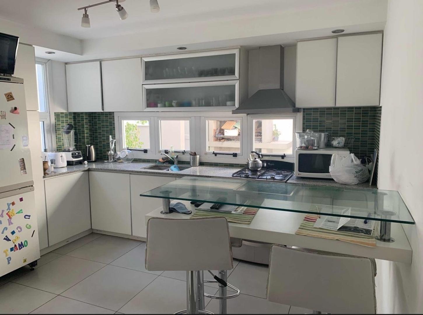 CASA 5 AMBIENTES ZONA CHAUVIN