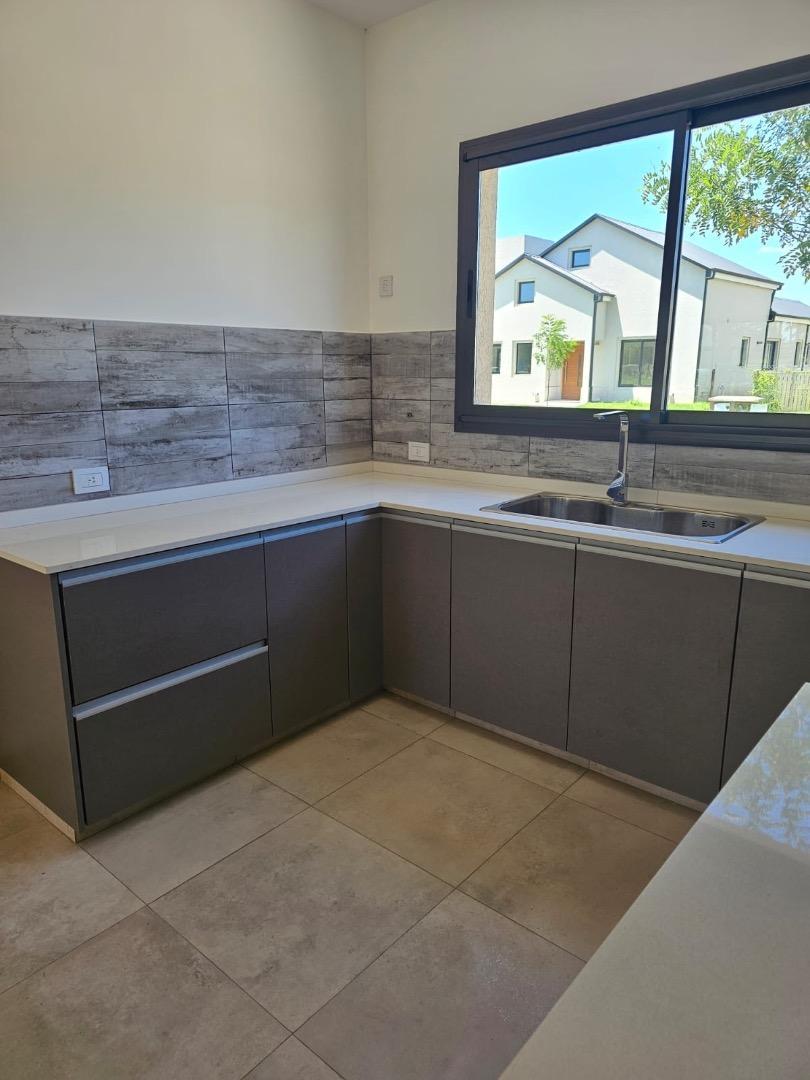 Casa en Alquiler de 3 dormitorios