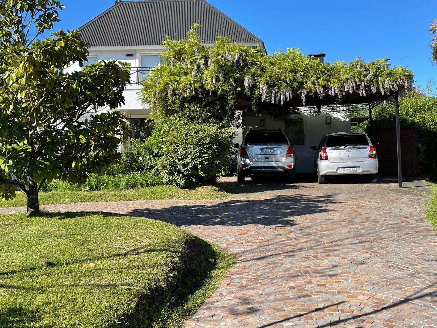 VENTA CASA 4 AMBIENTES NORDELTA BARRIO LOS CASTORES JARDÍN PILETA VISTA AL AGUA AMENITIES CLUB HOUSE