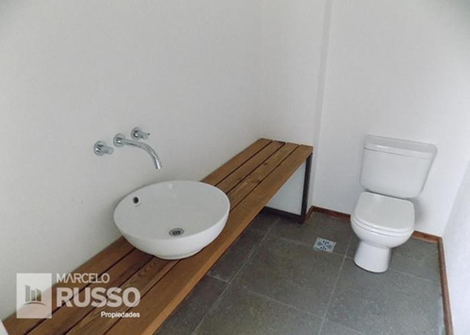 Depto Tipo Casa en Venta con 1 cocheras