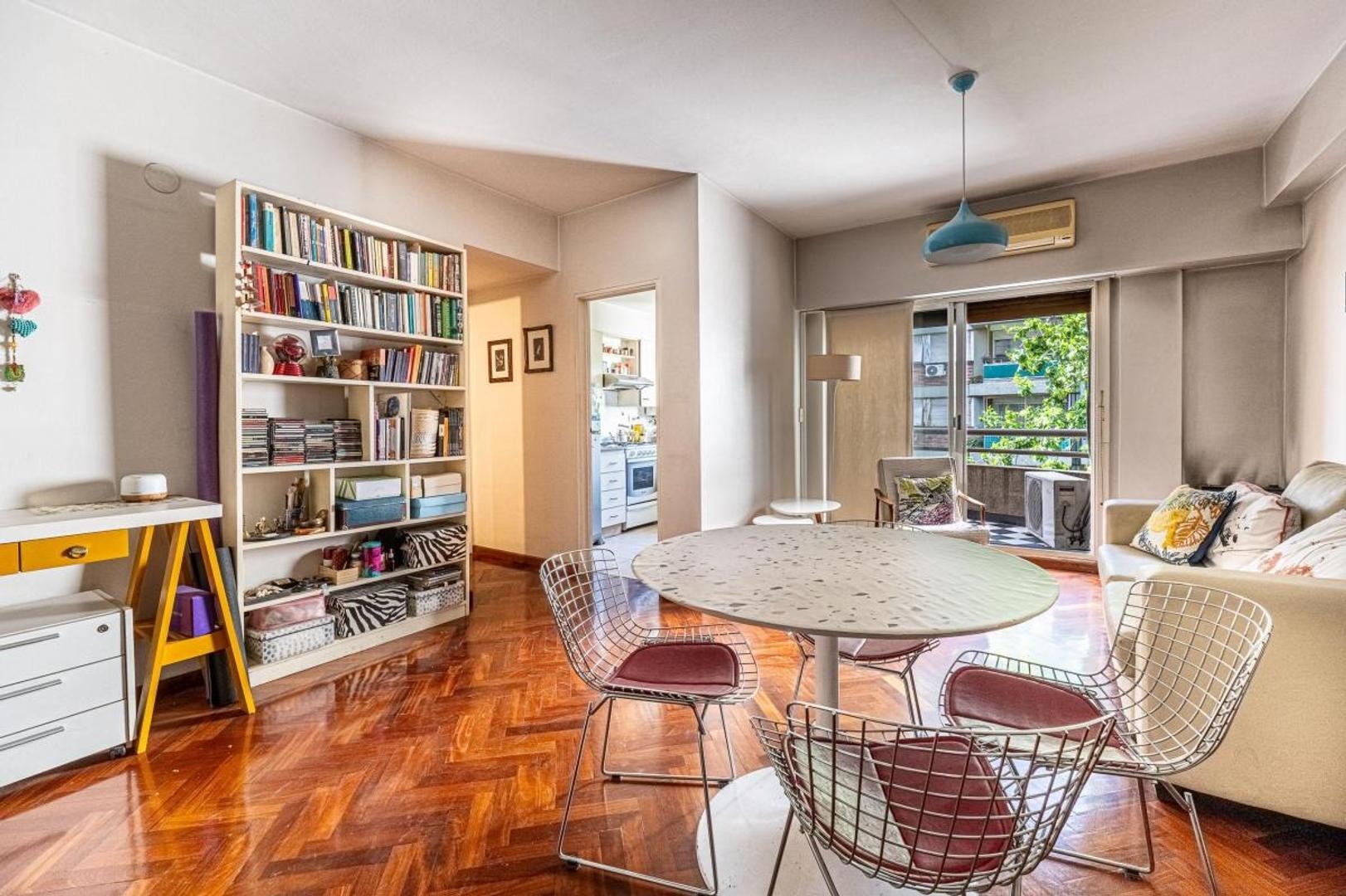 2 AMB AL FRENTE CON BALCON