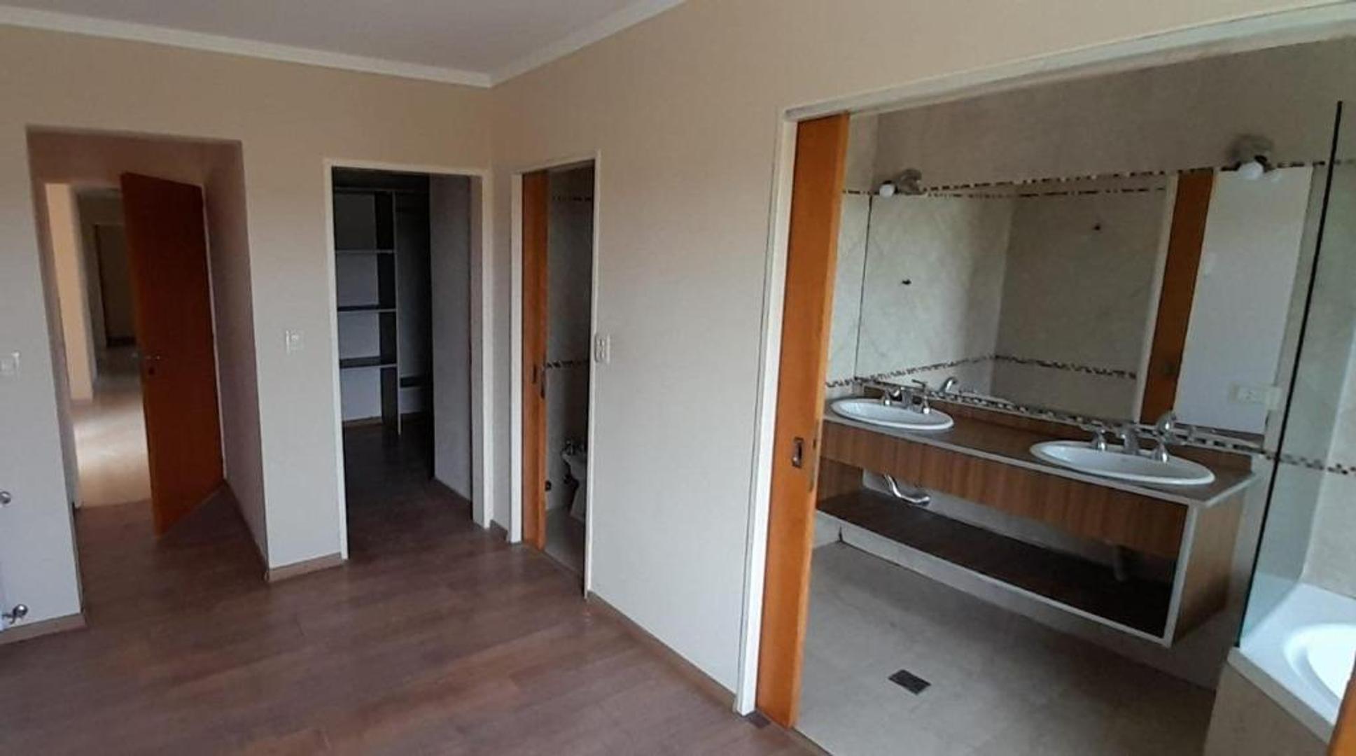 Casa 5 ambientes - Bº La Concepción - Luján - APTA CRÉDITO