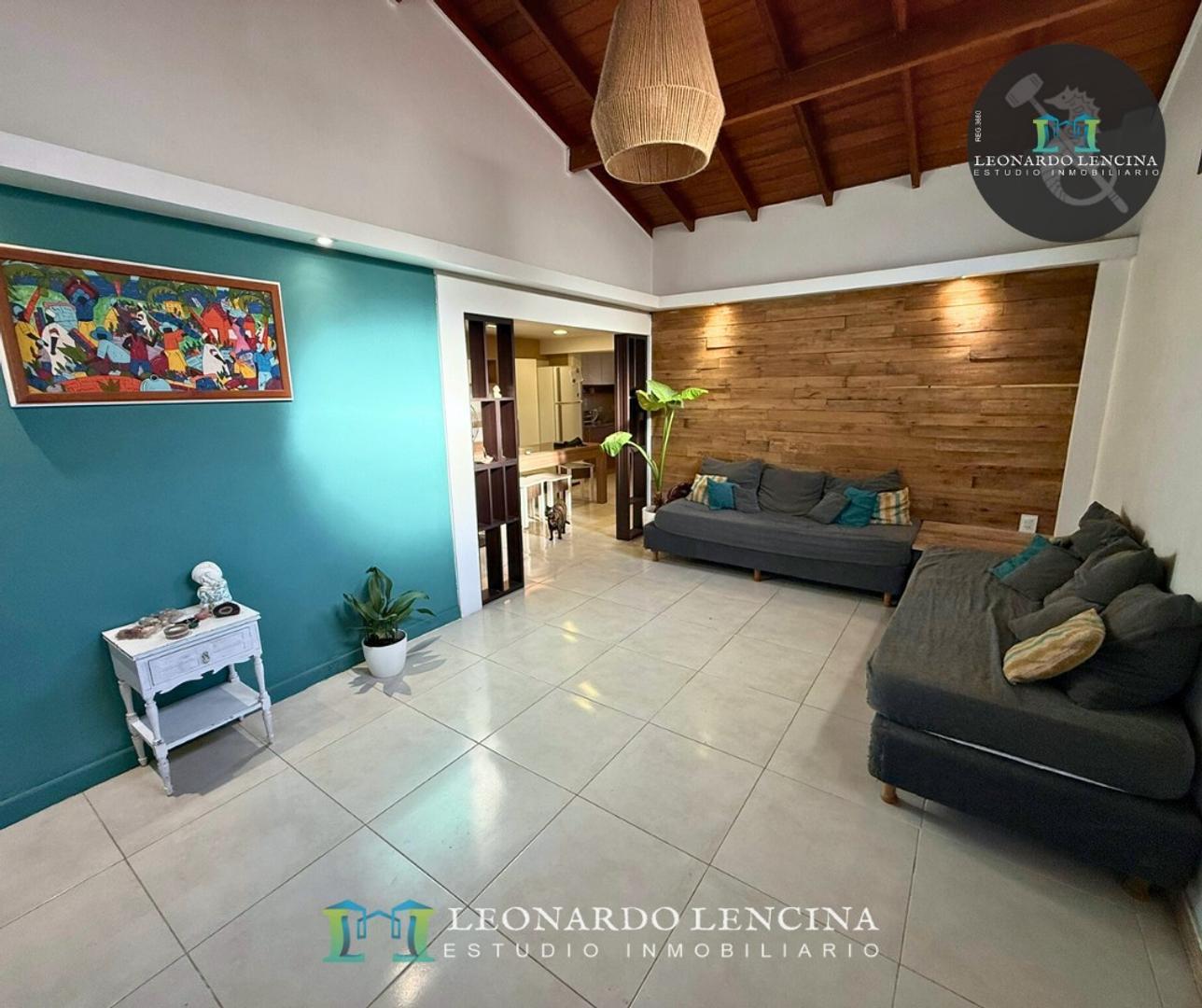 CASA 4 AMB. - ESPACIO P/2 AUTOS C/PARQUE - 90m²