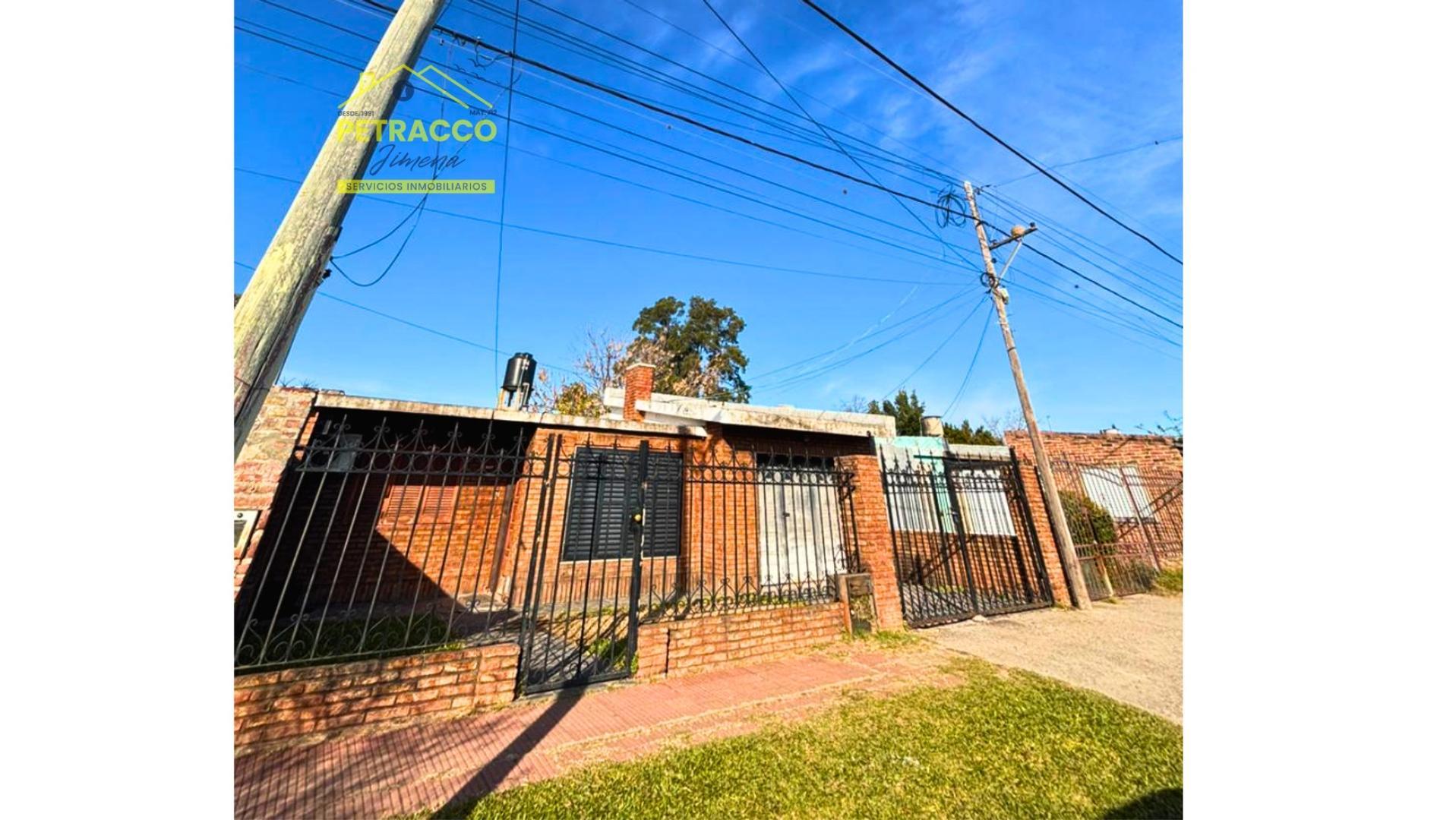 Casa al frente , 2 dormitorios en venta