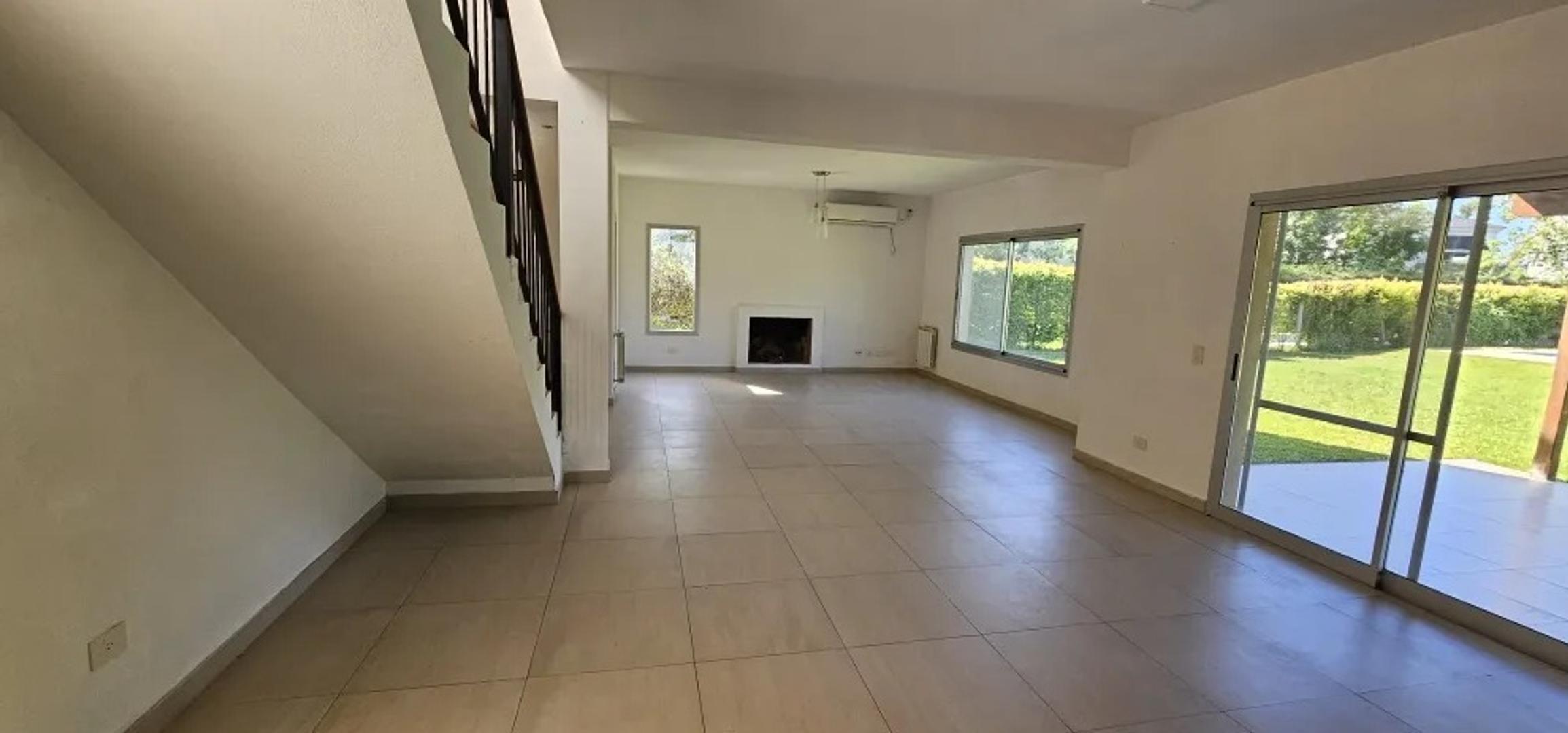 Casa en Alquiler con 7 cocheras