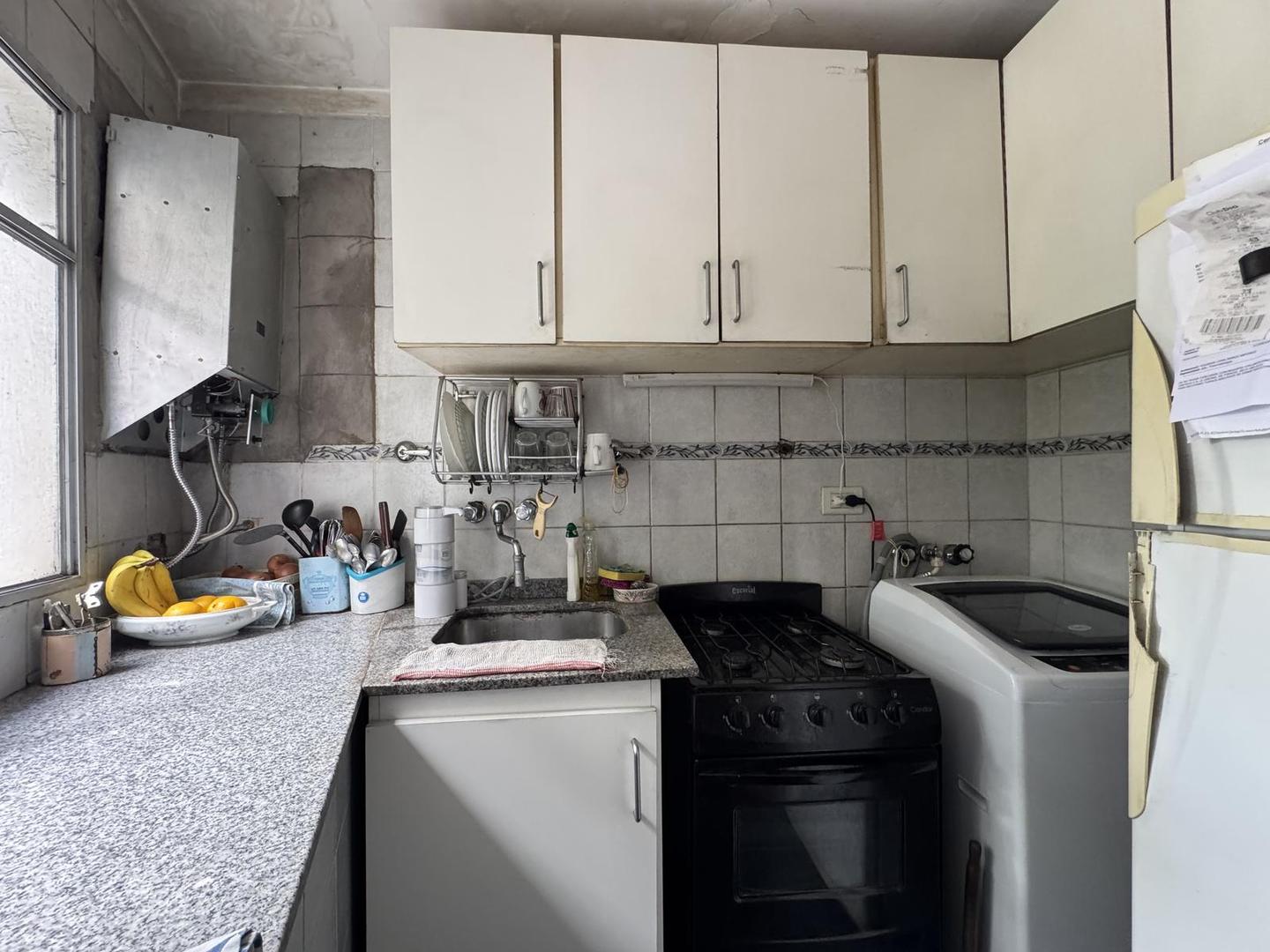 Departamento de 3 ambientes al frente con balcón en venta