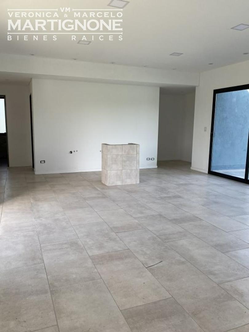 Casa 5 ambientes con 4 baños