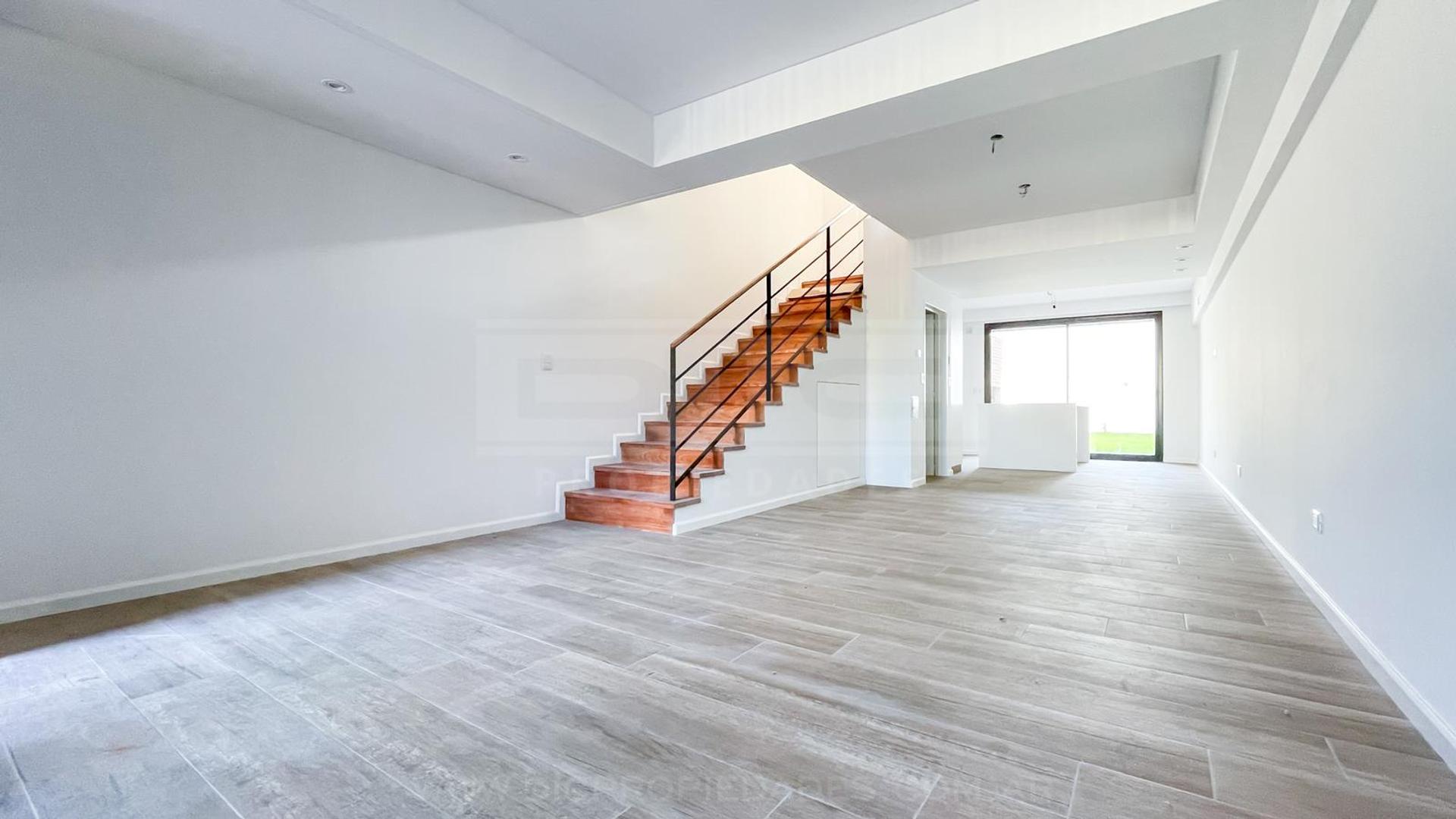 Casa en Venta con 1 cochera