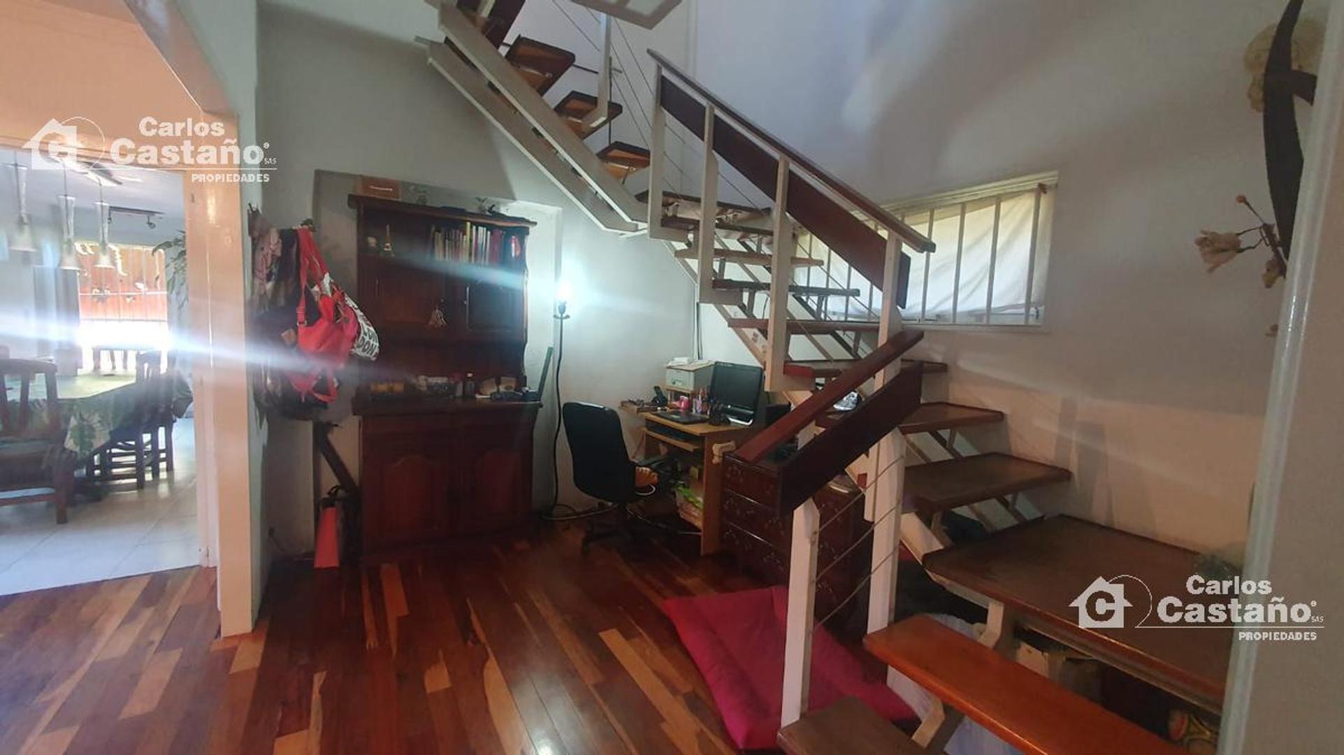 Casa 5 ambientes con 2 baños