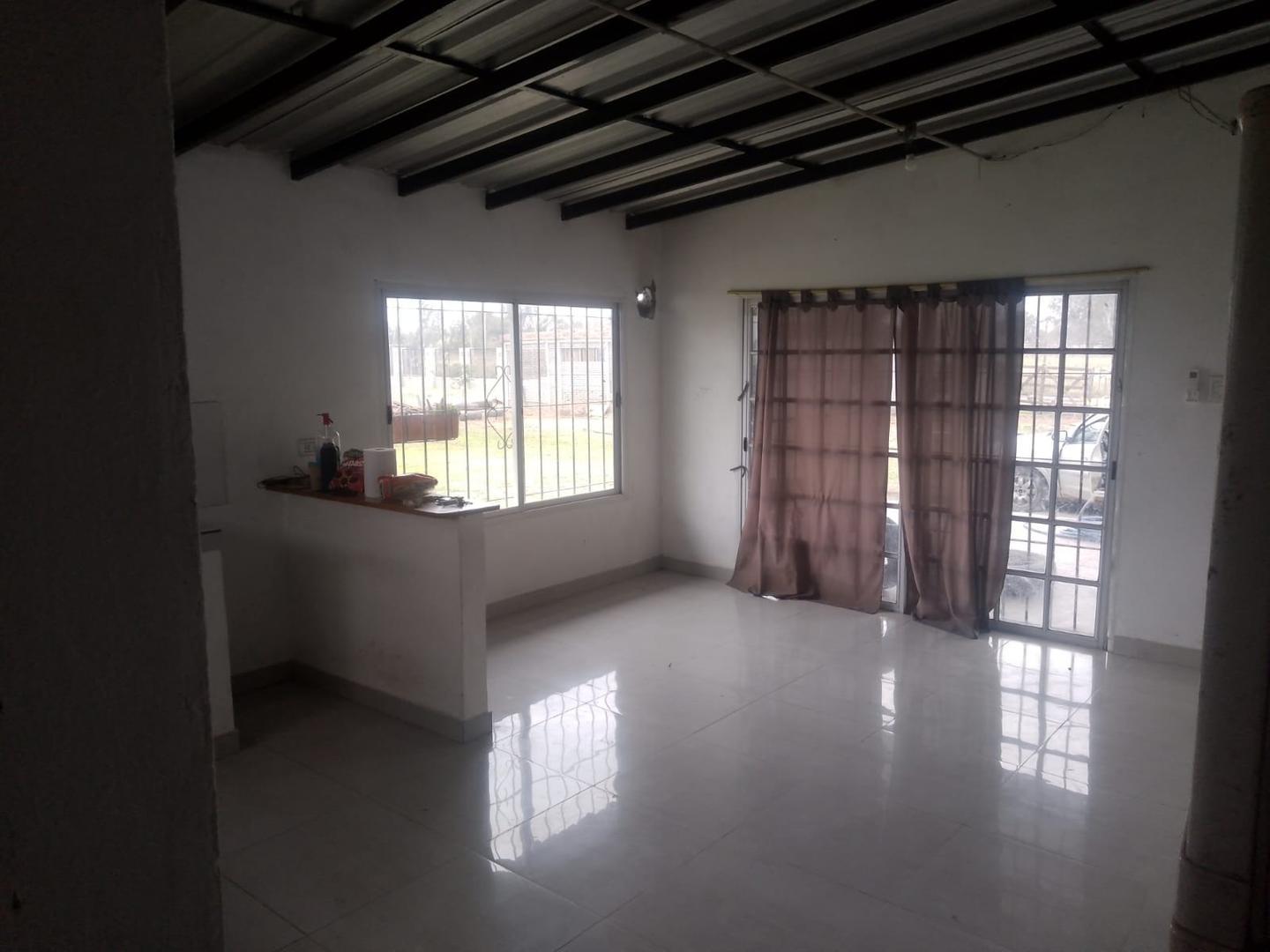 Casa 3 ambientes con 1 baño