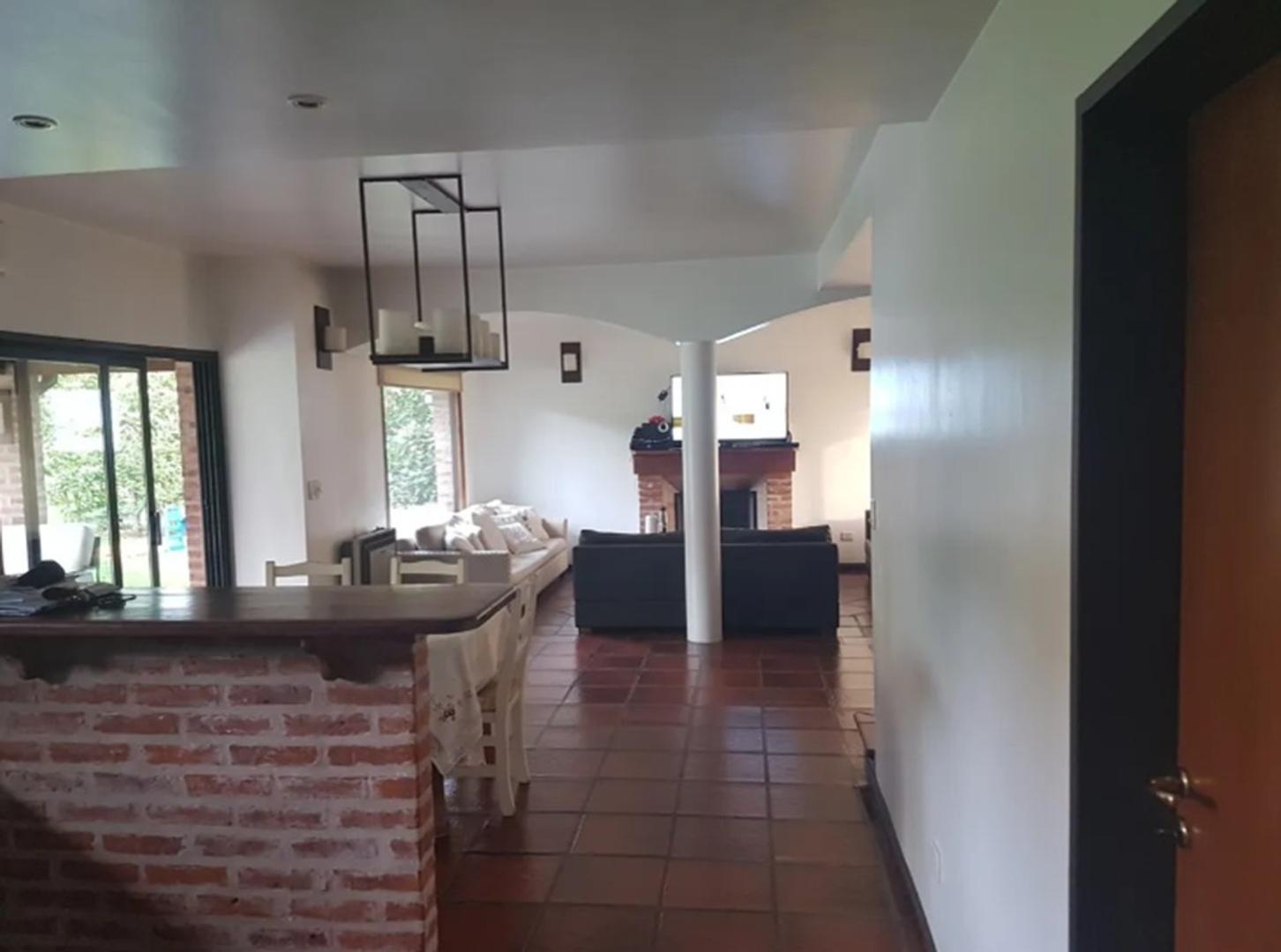 Casa 4 ambientes con 3 baños