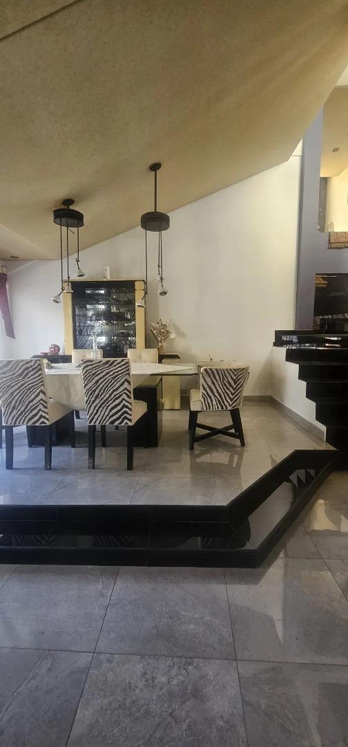 Depto Tipo Casa 4 ambientes con 4 baños