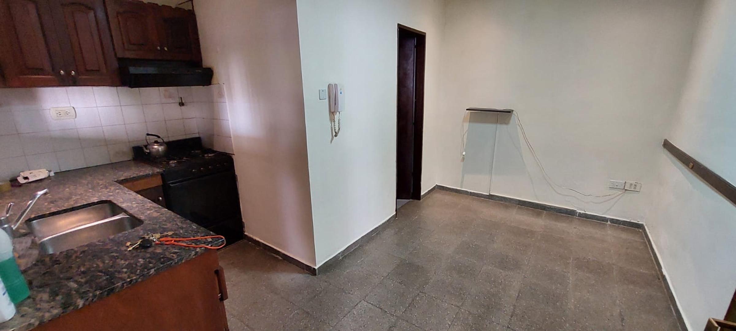 ALQUILER CASA 2 AMBIENTES , PARQUE, PARRILLA