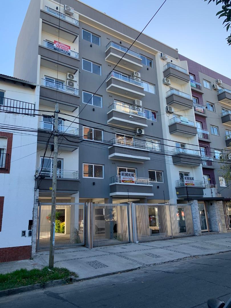 DEPARTAMENTO DE DOS AMBIENTES CALLE MOPRENO AL 900 MORON