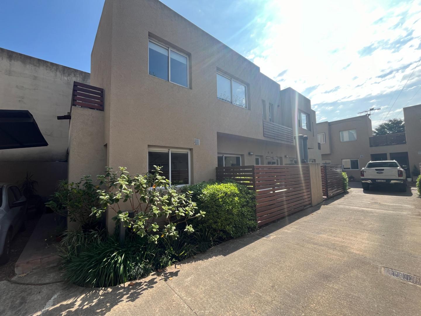 Casa 3 ambientes con 2 baños