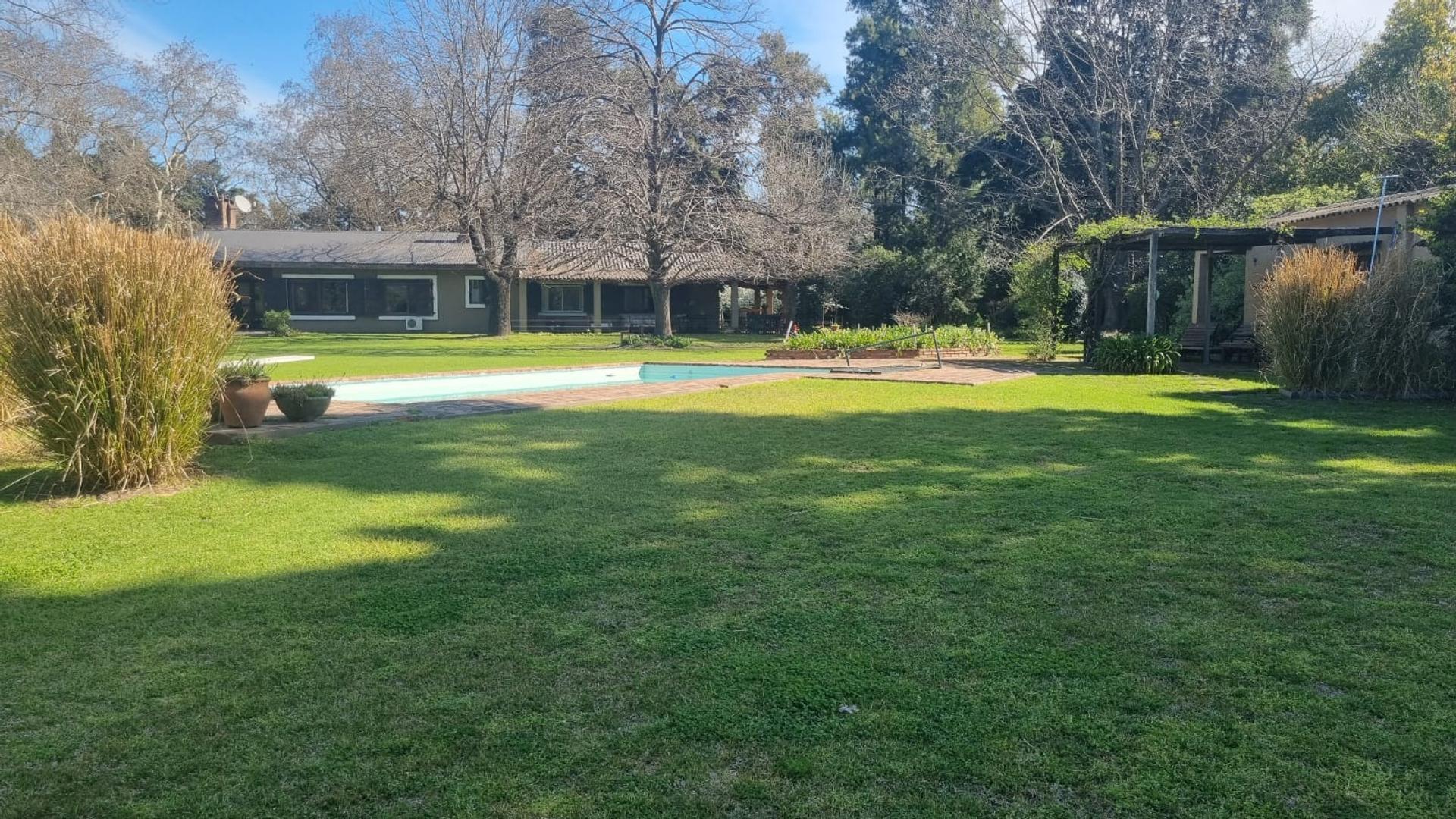 Casa en Venta con 8 cocheras