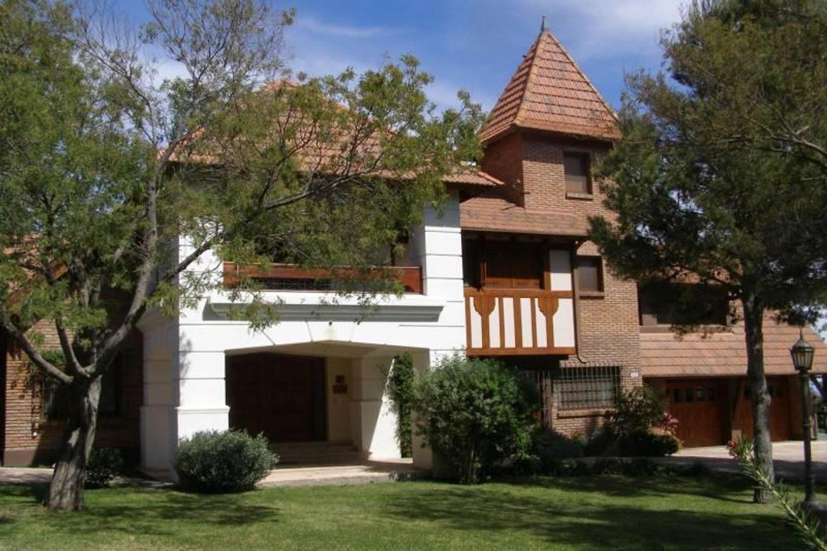 Emblemática residencia en Country Chumamaya
