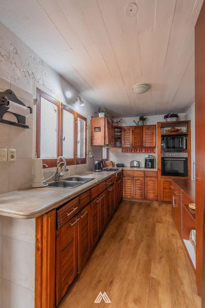 VENTA Casa POCITOS 5 dormitorios Garage Patio