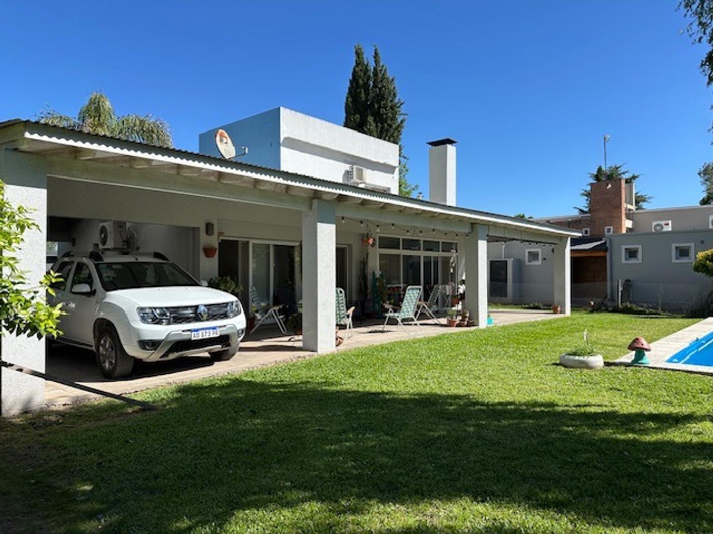 Casa 3 ambientes con 2 baños