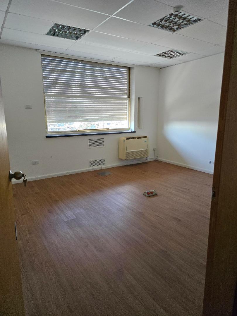 Oficinas de 700m2 a nuevas màs dos cocheras - RETASADAS