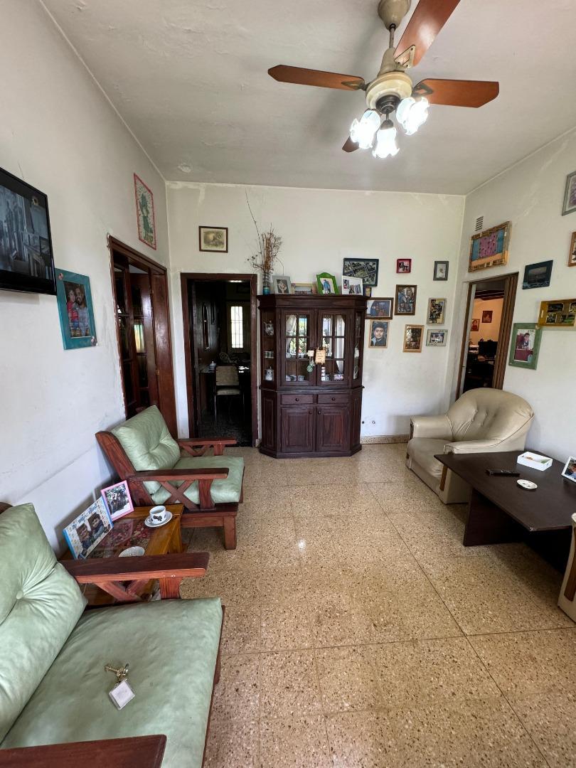 Casa 5 ambientes con 1 baño