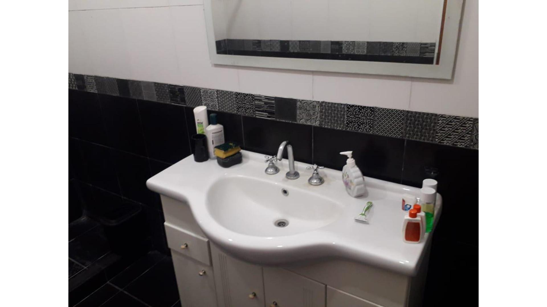 Casa 2 ambientes con 1 baño