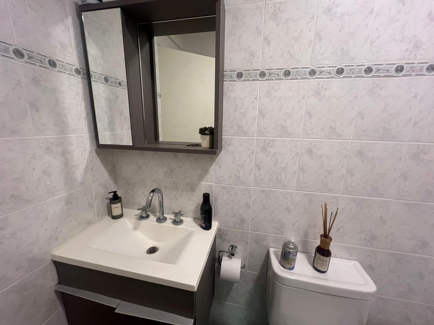 Romulo Noya 677 , Piso 1