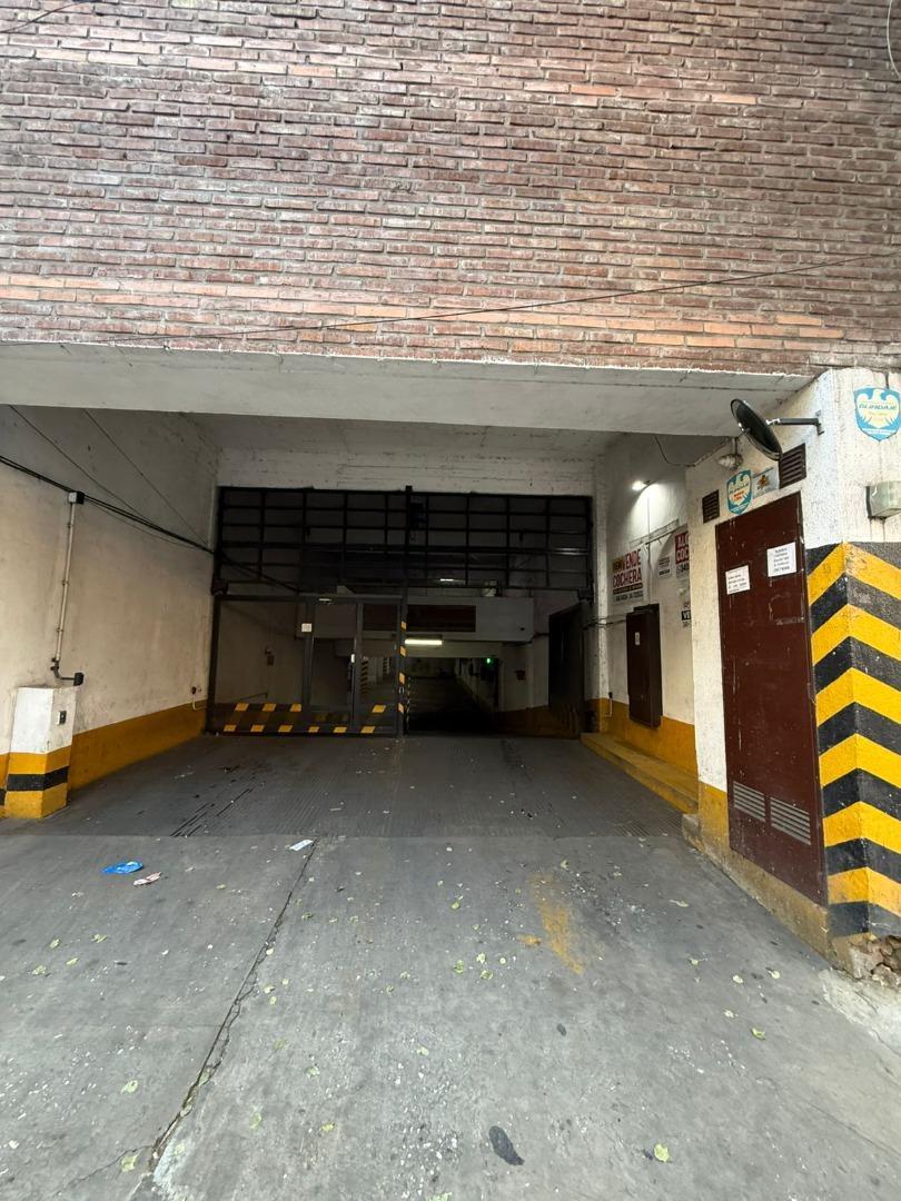 amplia cochera en Venta