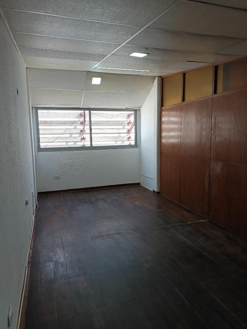 Colon 100, Piso 4