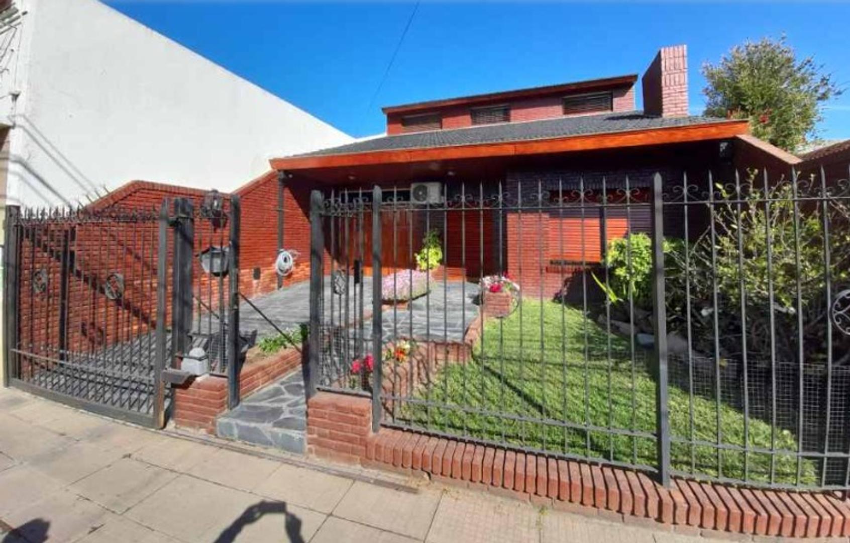 EXCELENTE CHALET ZONA CENTRO ITUZAINGO SUR