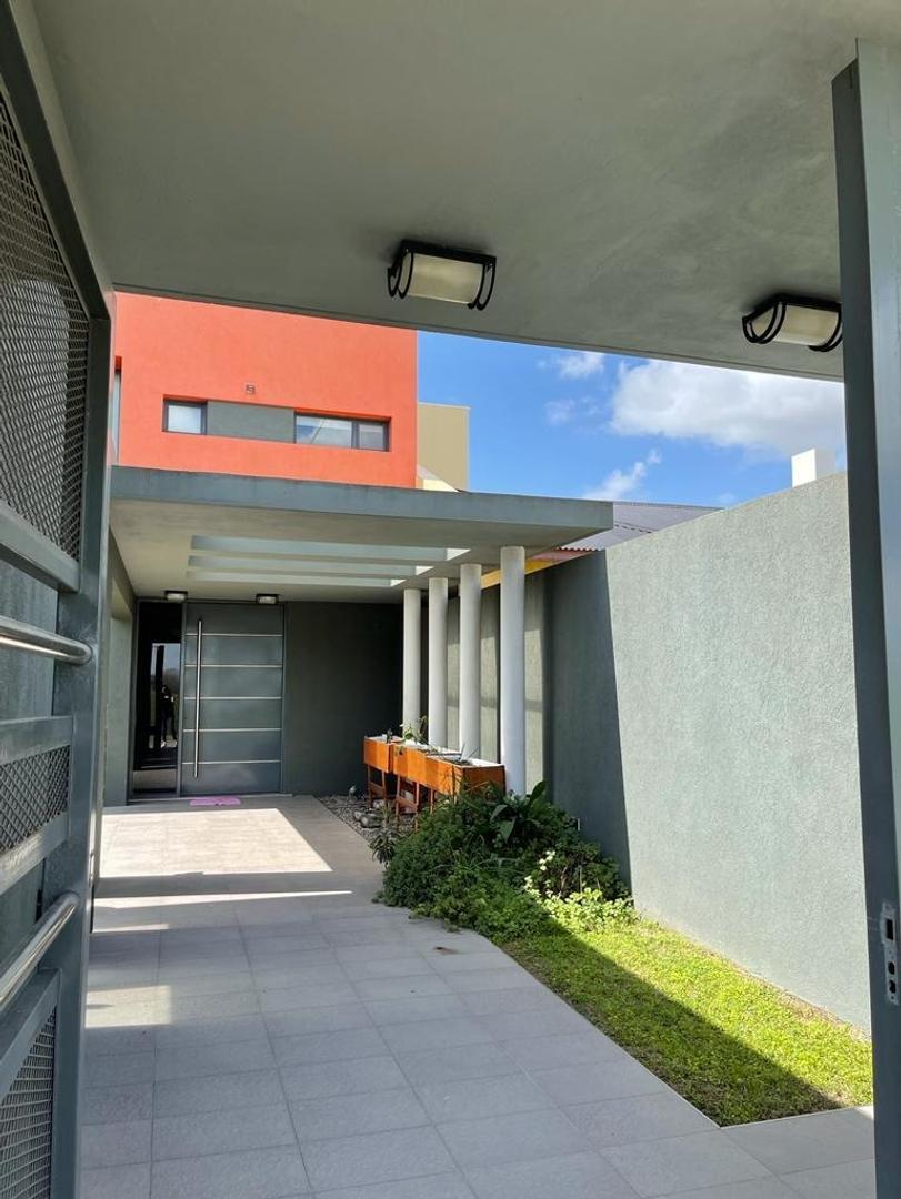 Casa en Venta en Cañuelas, USD 390.000