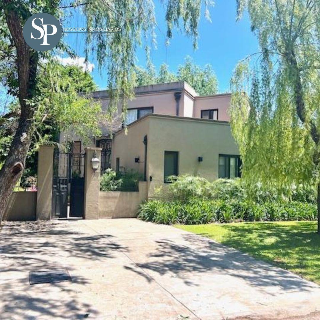 Casa en Venta con 4 cocheras