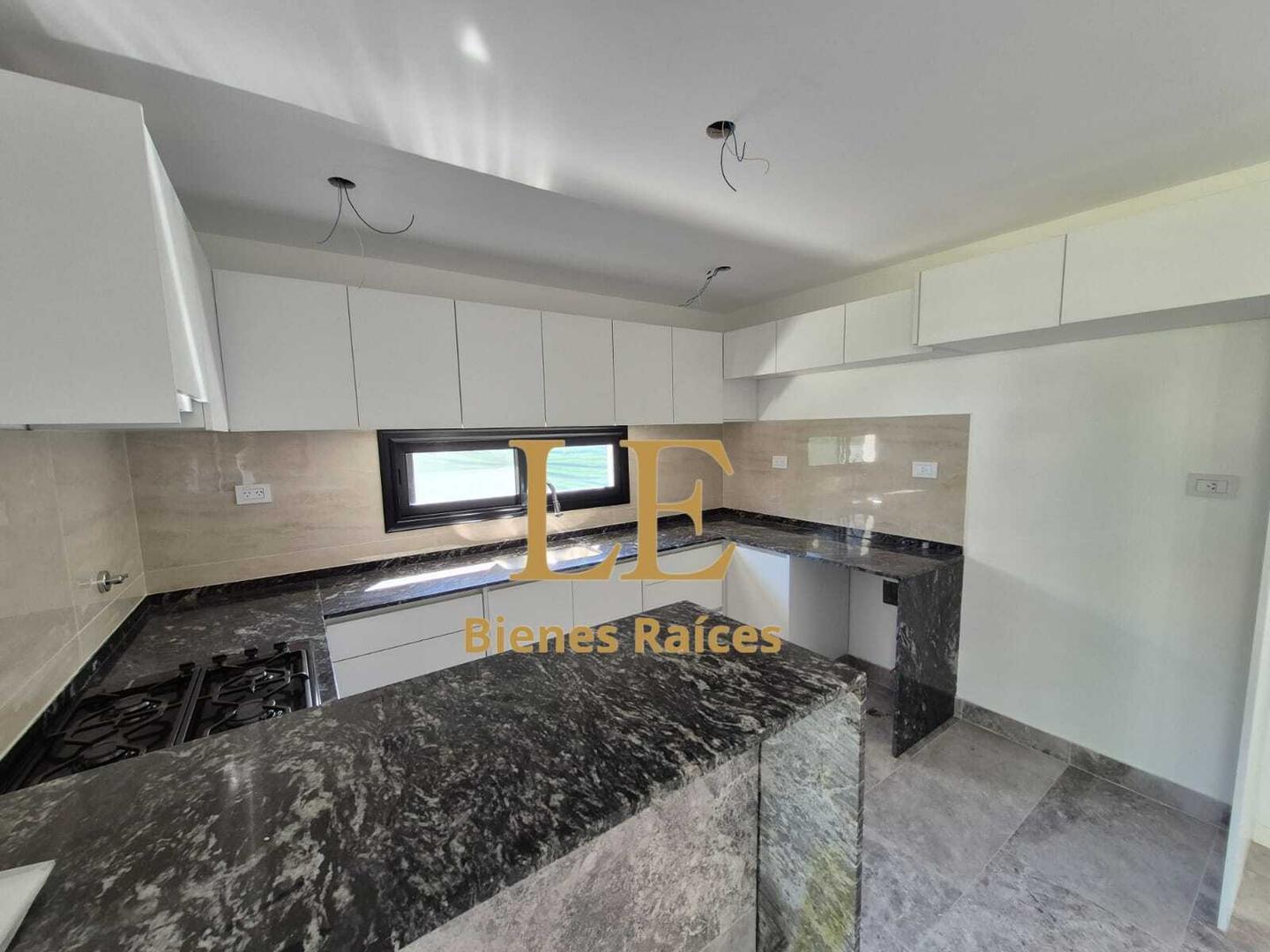 Venta de casa a estrenar c/pileta,Santa Lucía.Pilar de Este