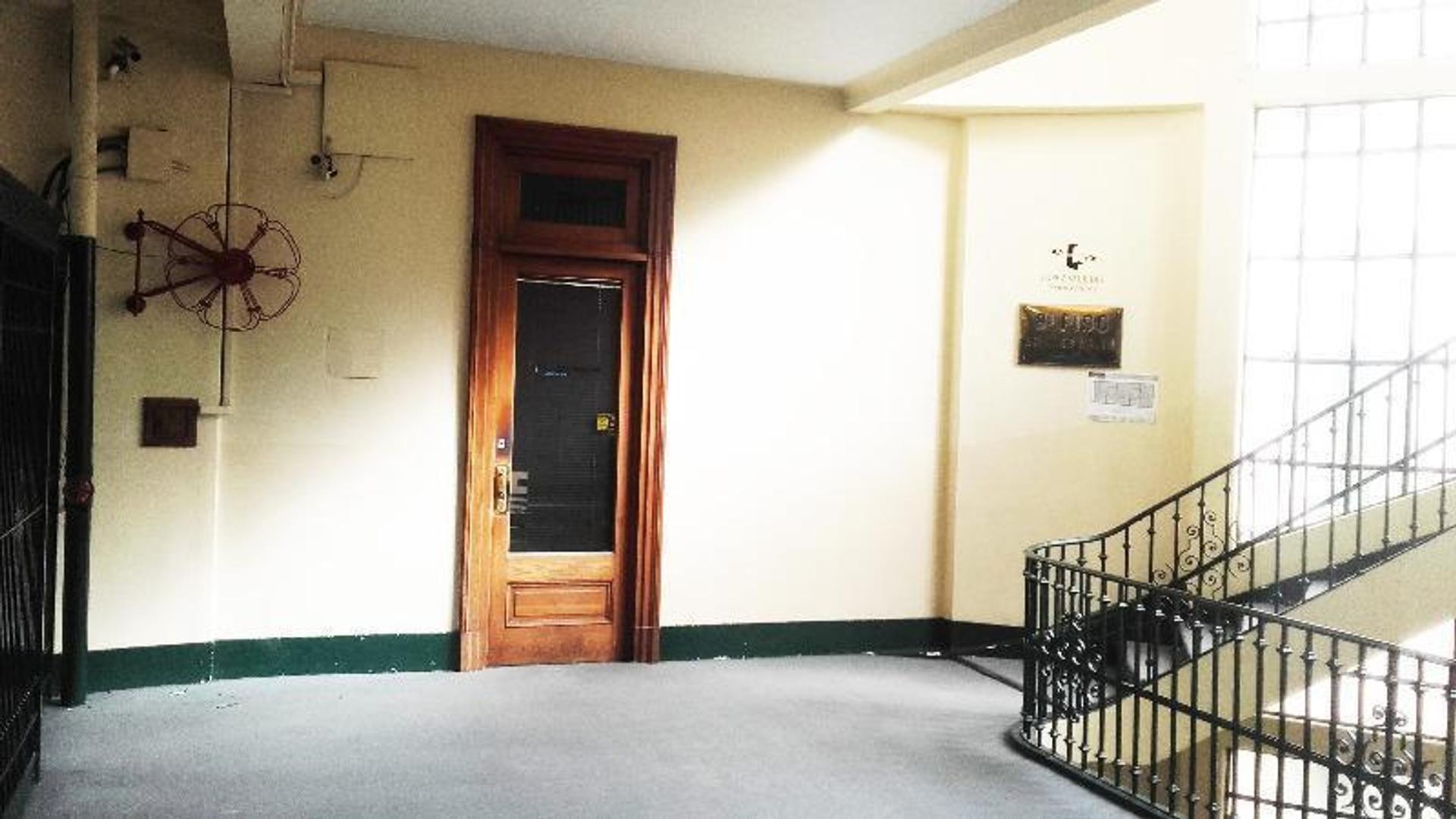 Oficina 5 ambientes con 2 baños